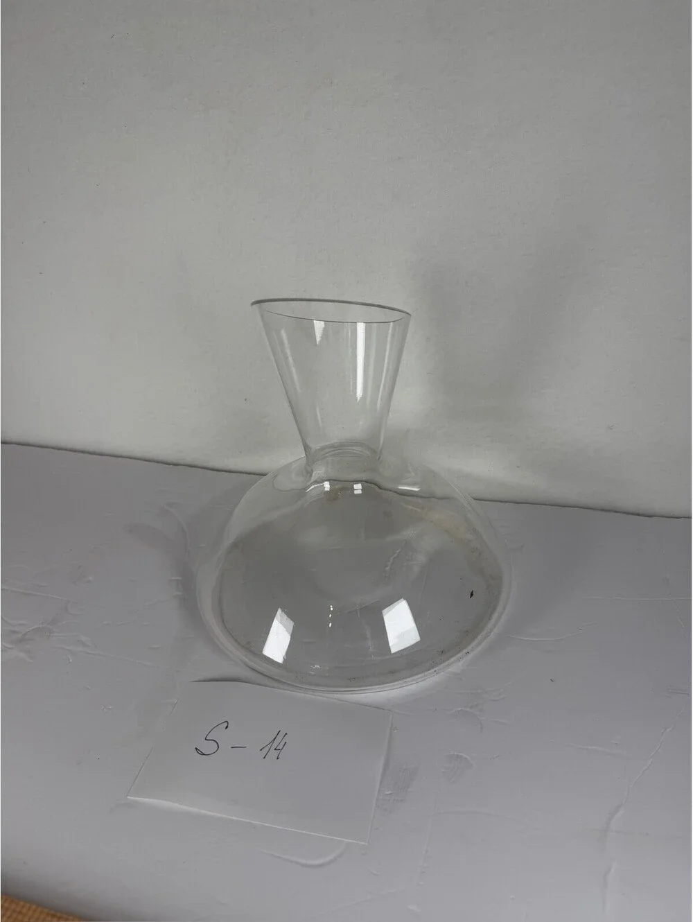 Clear Glass Wine Decanter Wide Base Aerator S-14